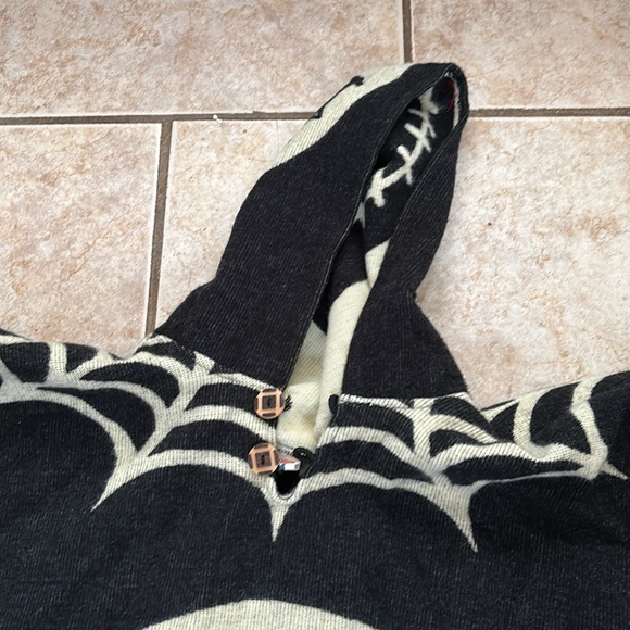 Tejidos Caymi Alpaca Blend Reversible Poncho Hoody Nightmare Before Christmas - Picture 3 of 7